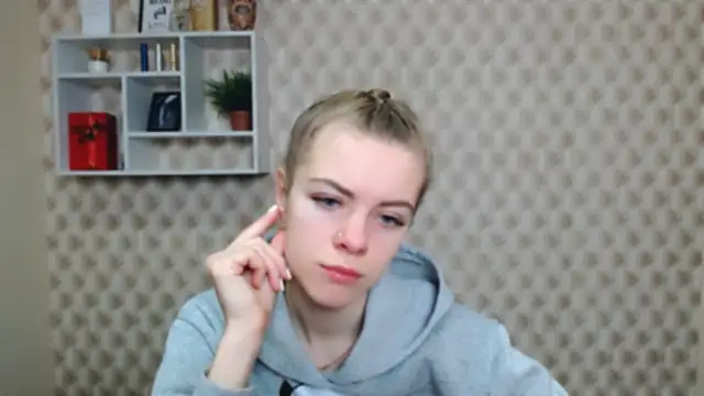 Snapshot of AliceFlirtt_ chatting on November 19, 2025, 8:47 am AliceFlirtt online show from November 19, 2025, 8:47 am