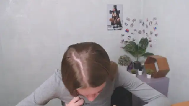 Snapshot of AliceFlirtt_ chatting on December 2, 2025, 12:10 pm AliceFlirtt online show from December 2, 2025, 12:10 pm