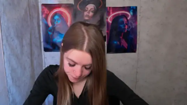 Snapshot of AliceFlirtt_ chatting on December 4, 2025, 11:19 am AliceFlirtt online show from December 4, 2025, 11:19 am