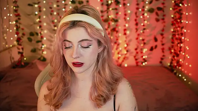 Snapshot of your_favoritegirls chatting on March 5, 2026, 5:20 pm your favoritegirls online show from March 5, 2026, 5:20 pm