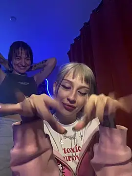 Snapshot of Dooubletroublee chatting on November 13, 2025, 11:25 pm Dooubletroublee online show from November 13, 2025, 11:25 pm