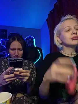 Snapshot of Dooubletroublee chatting on December 16, 2025, 1:21 am Dooubletroublee online show from December 16, 2025, 1:21 am