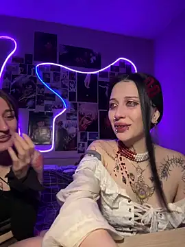 Snapshot of Dooubletroublee chatting on February 10, 2026, 3:32 am Dooubletroublee online show from February 10, 2026, 3:32 am