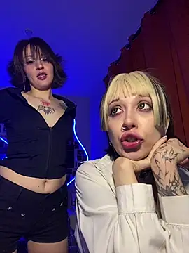 Snapshot of Dooubletroublee chatting on February 14, 2026, 3:25 am Dooubletroublee online show from February 14, 2026, 3:25 am