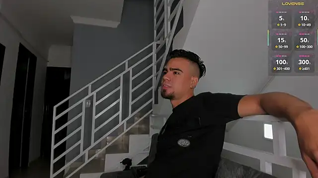 PittAndLunaa online show from November 30, 2025, 12:42 pm