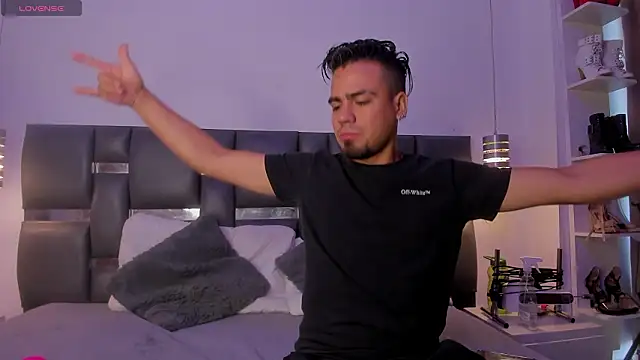 PittAndLunaa online show from February 12, 2026, 12:33 pm