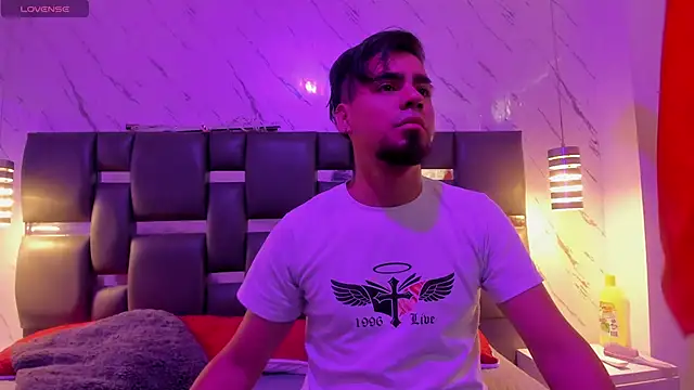 PittAndLunaa online show from March 10, 2026, 12:21 pm