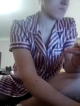 emeli moon online show from December 1, 2024, 7:14 pm