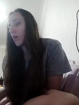 emeli moon online show from December 18, 2025, 6:36 pm