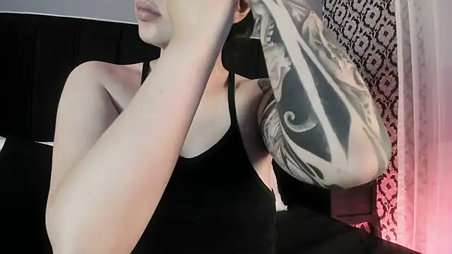 Snapshot of Adeelinee chatting on February 21, 2026, 8:10 pm Adeelinee online show from February 21, 2026, 8:10 pm