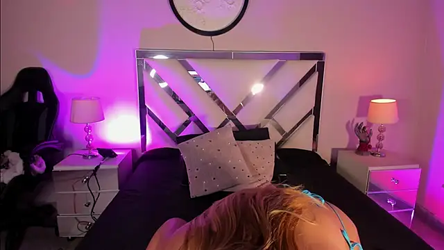 AnyyJones online show from October 27, 2025, 9:19 pm