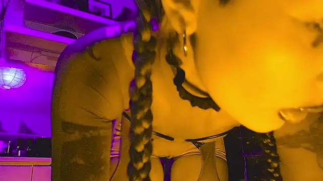 Snapshot of god_x_girl chatting on December 20, 2024, 9:28 pm god x girl online show from December 20, 2024, 9:28 pm