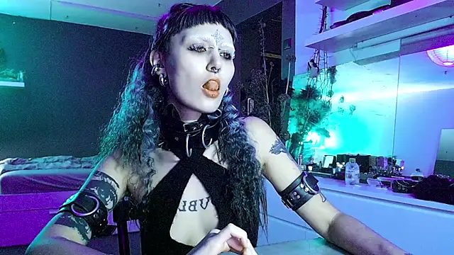 Snapshot of god_x_girl chatting on December 23, 2024, 1:18 am god x girl online show from December 23, 2024, 1:18 am