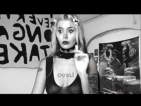 Snapshot of god_x_girl chatting on November 12, 2025, 9:47 pm god x girl online show from November 12, 2025, 9:47 pm