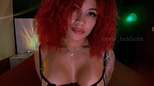 Snapshot of HeidiCox chatting on December 21, 2025, 1:24 am HeidiCox online show from December 21, 2025, 1:24 am