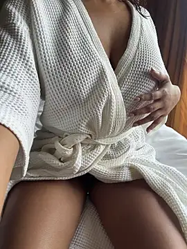 Snapshot of YourThirstySlut chatting on April 10, 2026, 7:02 am YourThirstySlut online show from April 10, 2026, 7:02 am