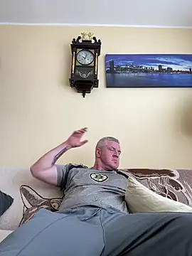 Snapshot of Evolite123 chatting on March 10, 2025, 12:15 pm Evolite123 online show from March 10, 2025, 12:15 pm