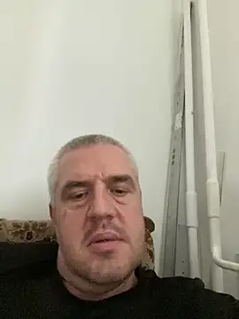 Snapshot of Evolite123 chatting on November 14, 2025, 12:37 pm Evolite123 online show from November 14, 2025, 12:37 pm