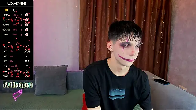 Snapshot of Aaron_Boom chatting on October 31, 2025, 10:22 pm Aaron Boom online show from October 31, 2025, 10:22 pm