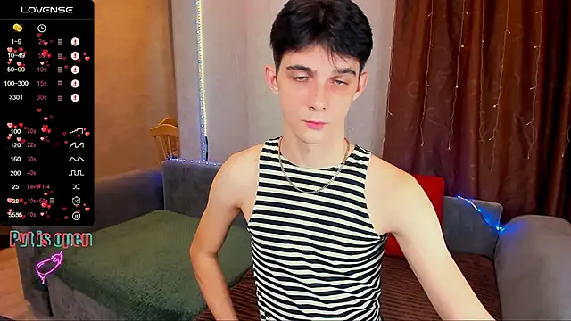 Snapshot of Aaron_Boom chatting on November 14, 2025, 5:17 am Aaron Boom online show from November 14, 2025, 5:17 am