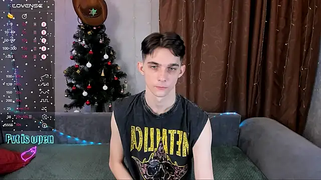 Snapshot of Aaron_Boom chatting on January 17, 2026, 5:12 am Aaron Boom online show from January 17, 2026, 5:12 am