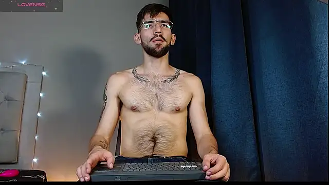 Snapshot of Mr_WhiteCock chatting on March 19, 2025, 12:59 am Mr WhiteCock online show from March 19, 2025, 12:59 am