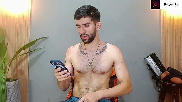 Snapshot of Mr_WhiteCock chatting on January 14, 2026, 2:39 am Mr WhiteCock online show from January 14, 2026, 2:39 am