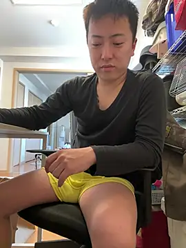 emon2122 online show from February 26, 2025, 6:47 am