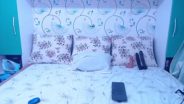 Snapshot of demiemorre chatting on October 30, 2025, 4:14 am demiemorre online show from October 30, 2025, 4:14 am