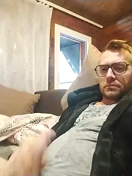 tomee83 online show from November 6, 2025, 6:03 am