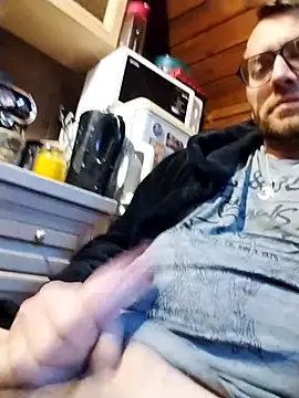 tomee83 online show from November 20, 2025, 6:02 am