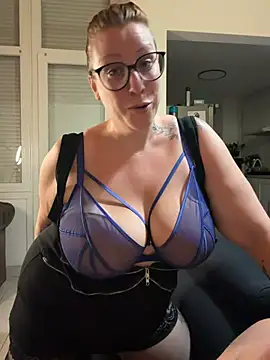 darkmoonsubmissive online show from June 25, 2026, 8:13 pm