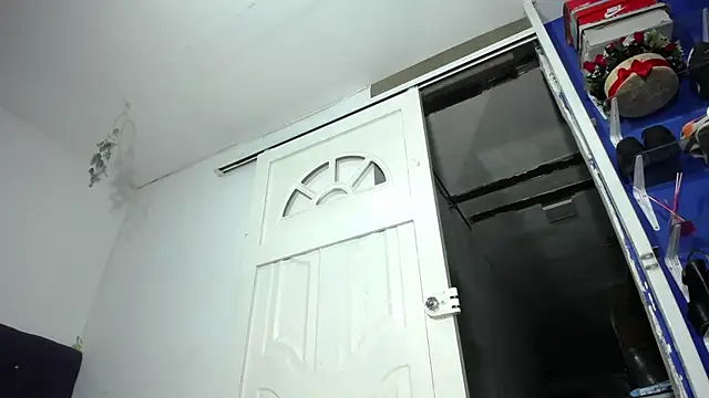 Squirter pussybomb online show from May 12, 2026, 5:04 am
