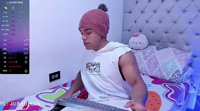 Snapshot of juande_24 chatting on December 16, 2024, 2:04 am juande 24 online show from December 16, 2024, 2:04 am