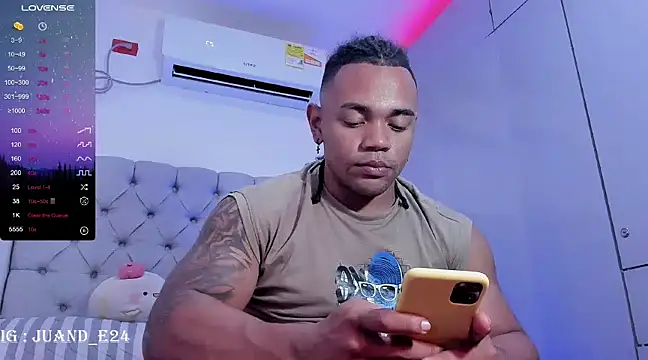 Snapshot of juande_24 chatting on February 20, 2025, 4:28 am juande 24 online show from February 20, 2025, 4:28 am