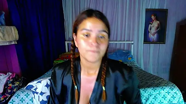 Snapshot of ZoeKuipers13 chatting on January 12, 2025, 11:58 pm ZoeKuipers13 online show from January 12, 2025, 11:58 pm