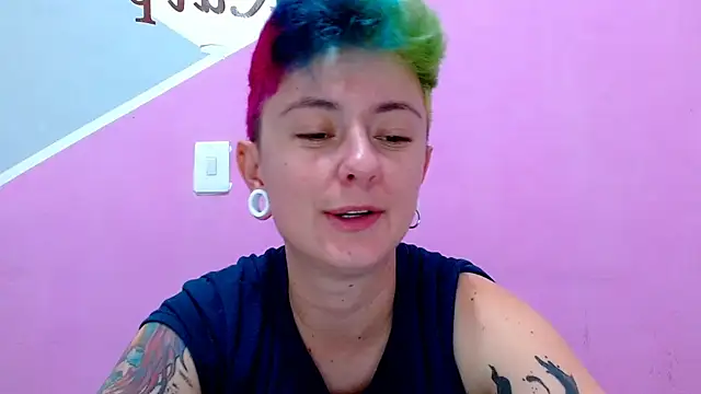 tomboyblue online show from September 13, 2025, 9:03 pm