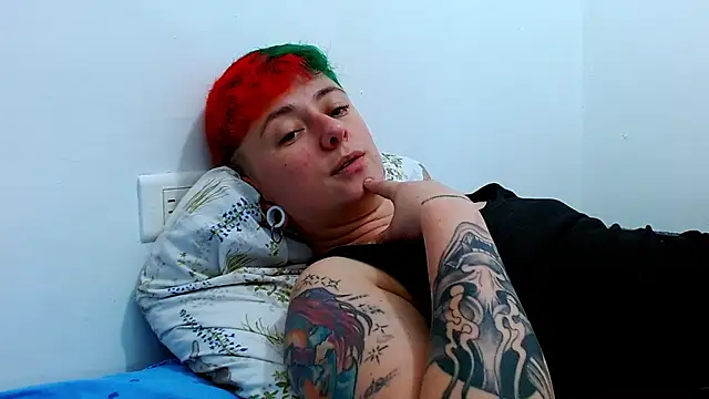 Snapshot of tomboyblue chatting on January 9, 2026, 8:32 pm tomboyblue online show from January 9, 2026, 8:32 pm