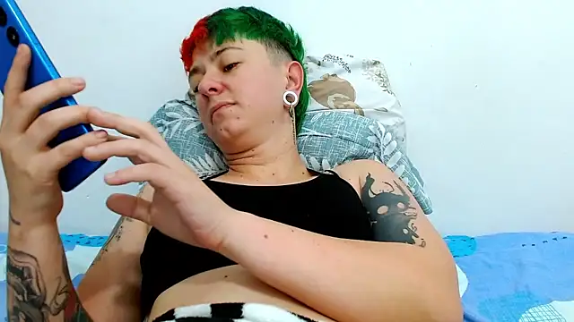 Snapshot of tomboyblue chatting on January 11, 2026, 12:43 pm tomboyblue online show from January 11, 2026, 12:43 pm