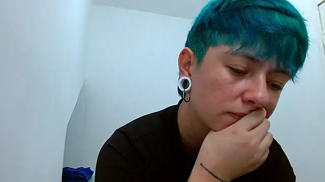 Snapshot of tomboyblue chatting on February 14, 2026, 4:04 pm tomboyblue online show from February 14, 2026, 4:04 pm