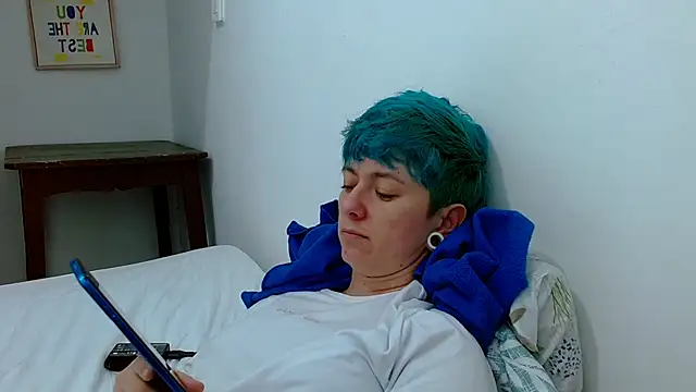 Snapshot of tomboyblue chatting on February 16, 2026, 9:33 pm tomboyblue online show from February 16, 2026, 9:33 pm