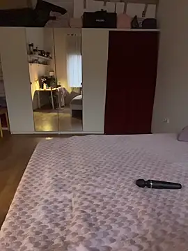 MariaValentine online show from December 18, 2025, 6:30 am