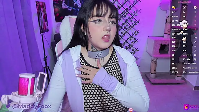 MaddyFooxx online show from May 27, 2026, 11:13 pm