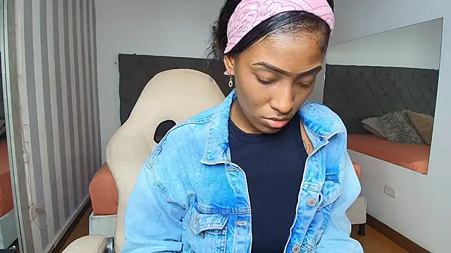 Snapshot of rebeca_cortez_ chatting on January 28, 2025, 3:36 am rebeca cortez  online show from January 28, 2025, 3:36 am