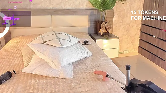 rebeca cortez  online show from March 8, 2026, 2:04 am