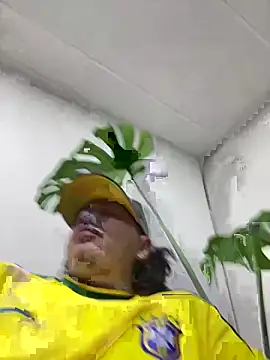 Snapshot of DanielGomez9 chatting on February 1, 2026, 12:31 am DanielGomez9 online show from February 1, 2026, 12:31 am