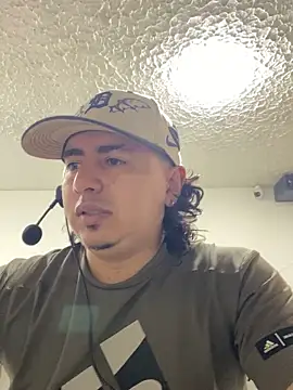 Snapshot of DanielGomez9 chatting on February 9, 2026, 4:00 pm DanielGomez9 online show from February 9, 2026, 4:00 pm