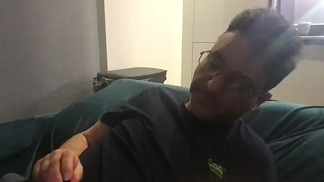 Snapshot of Robin007 chatting on February 27, 2026, 9:04 pm Robin007 online show from February 27, 2026, 9:04 pm