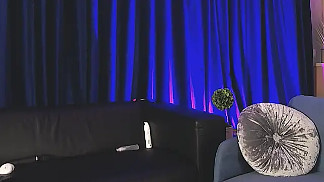 Snapshot of RosaCatalleya chatting on February 4, 2026, 5:13 am RosaCatalleya online show from February 4, 2026, 5:13 am