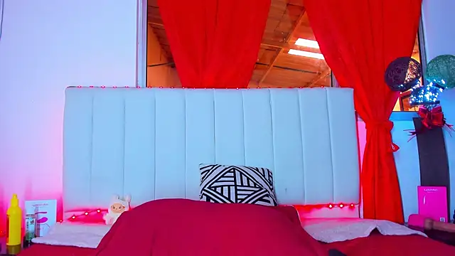 Snapshot of caro_lyne_ chatting on November 28, 2025, 4:31 pm caro lyne online show from November 28, 2025, 4:31 pm